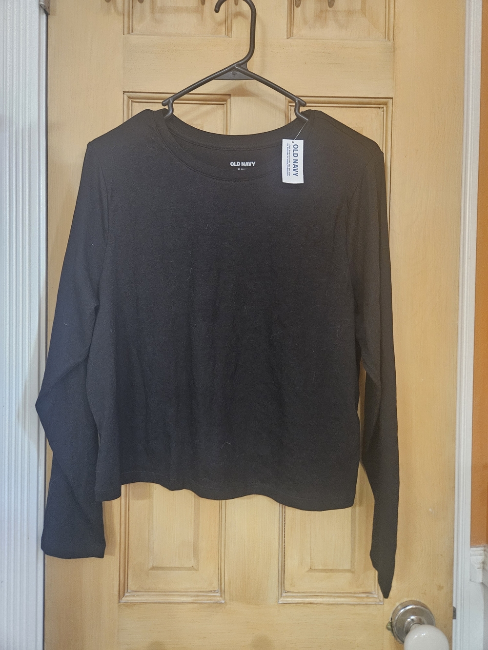 Old Navy Black Long-Sleeve Crewneck Tee